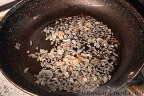 Карп, фаршированный свёклой и яйцами