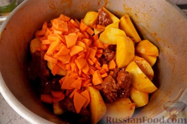 Баранина, тушенная с овощами