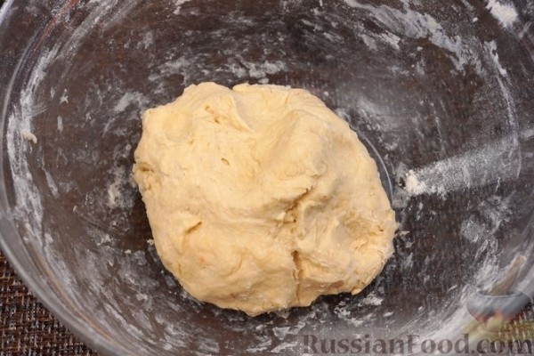 Пирожки-треугольники из рубленого теста на пиве, с курицей