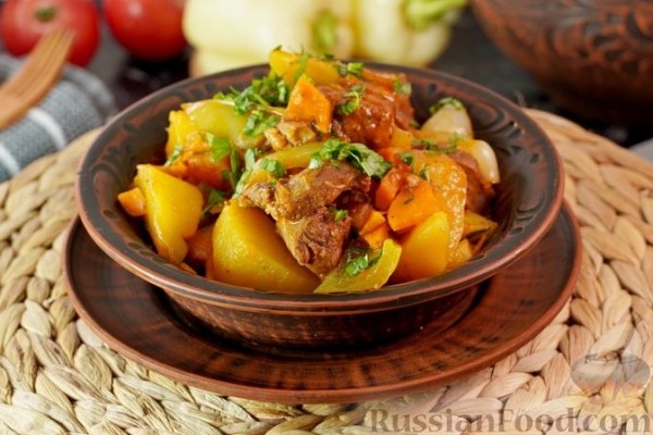Баранина, тушенная с овощами
