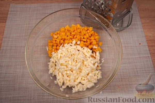 Горячие бутерброды с кукурузой, перцем, томатами и сыром