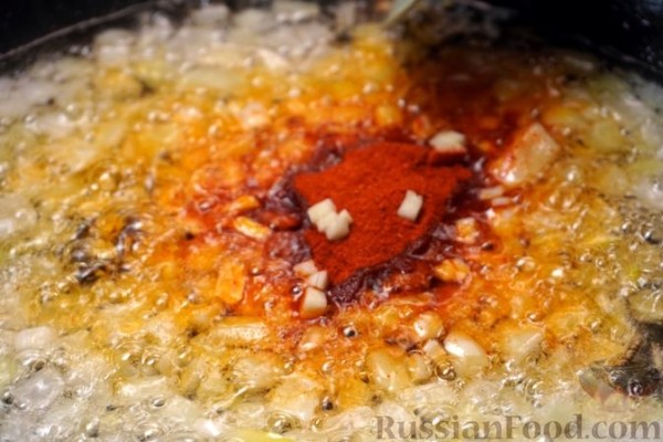 Кролик, томлённый в томатно-винном соусе с паприкой