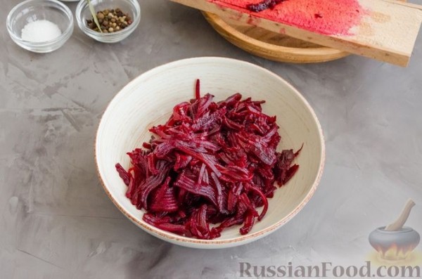 Свекольный суп с куриным филе