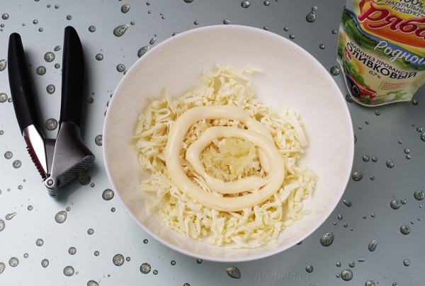Рулетики из кабачков с сыром