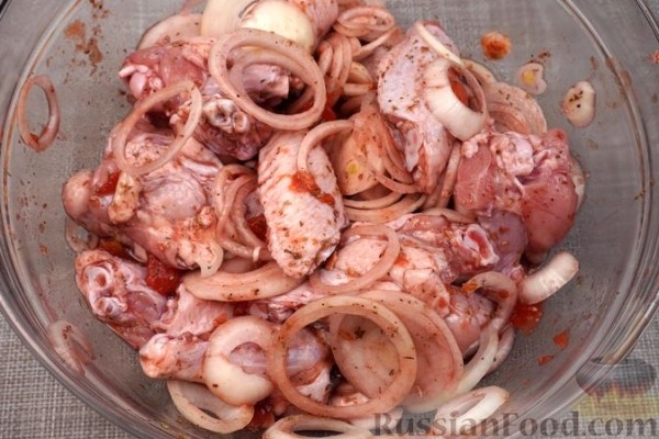 Куриные крылышки, запечённые в красном вине
