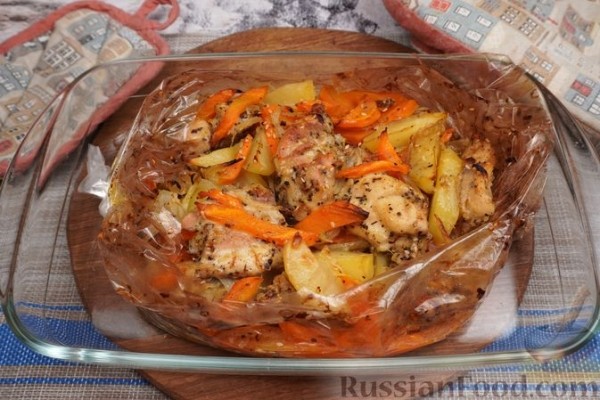 Курица, запечённая с картофелем и имбирём (в пакете)