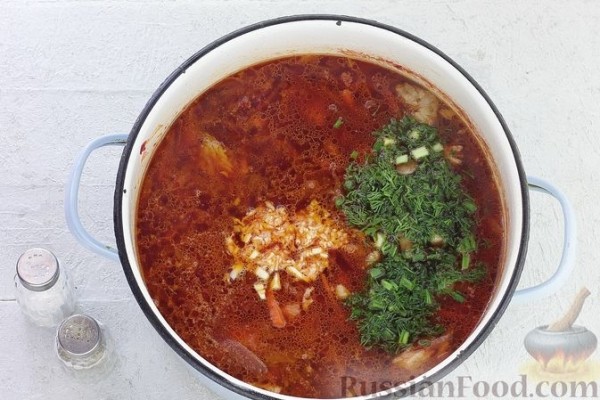Борщ с говядиной и свекольным отваром