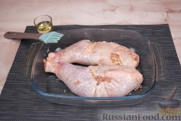 Фаршированные куриные окорочка с кабачком