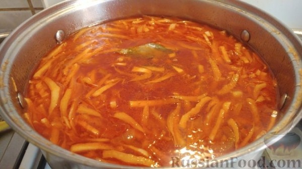 Постный борщ с пекинской капустой, фасолью и черносливом