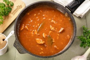 Гуляш с макаронами