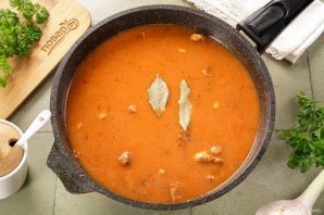 Гуляш с макаронами