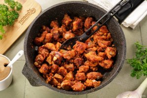 Гуляш с макаронами