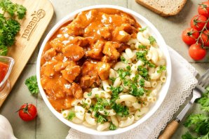 Гуляш с макаронами