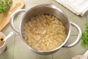 Гуляш с макаронами