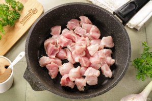 Гуляш с макаронами