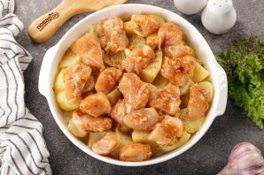 Куриная грудка, запеченная с картофелем