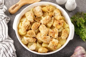 Куриная грудка, запеченная с картофелем