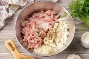 Куриные биточки в сливочном соусе