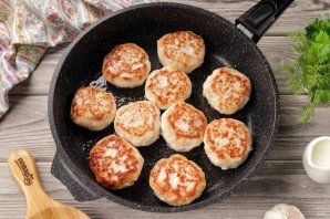Куриные биточки в сливочном соусе