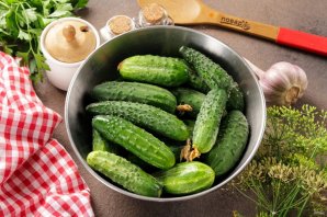 Малосольные огурцы быстрого приготовления в кастрюле