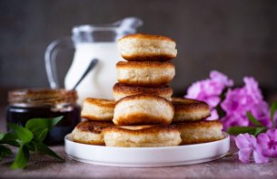Пышные яблочные оладьи