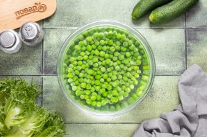 Салат из зеленого гороха