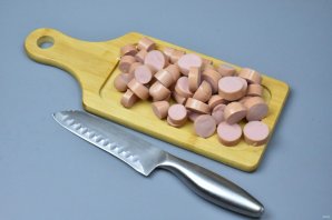 Солянка с сосисками в мультиварке