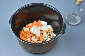 Солянка с сосисками в мультиварке