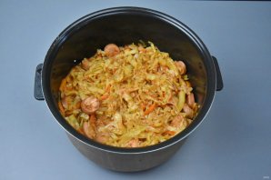 Солянка с сосисками в мультиварке