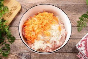Тефтели с луком и морковью