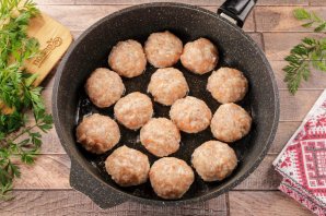 Тефтели с луком и морковью