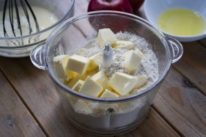 Тертый пирог с яблоками