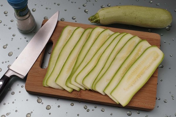 Рулетики из кабачков с сыром