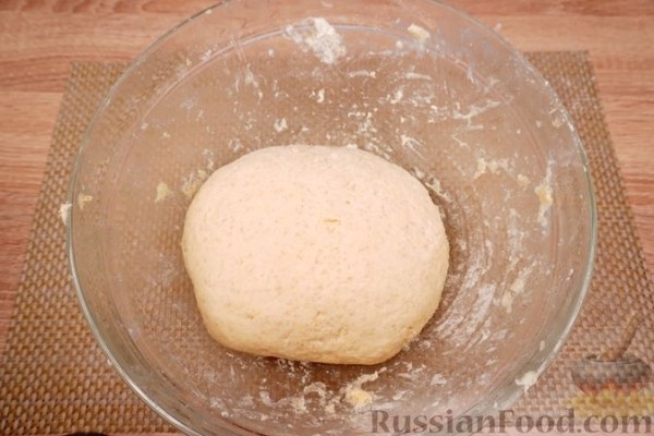 Дрожжевой пирог из картофельного теста с персиками
