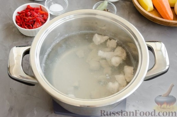 Свекольный суп с куриным филе