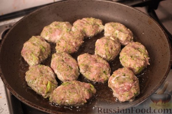 Мясные котлеты с брокколи