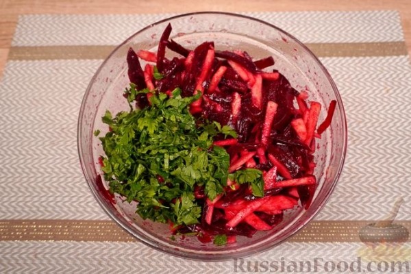 Свекольный салат с яблоком и хреном