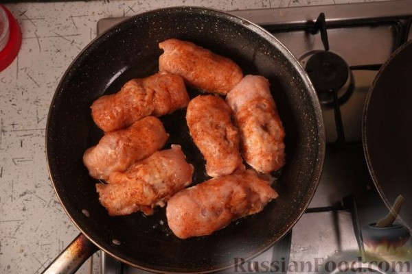 Куриные рулетики с грибами, в сливках
