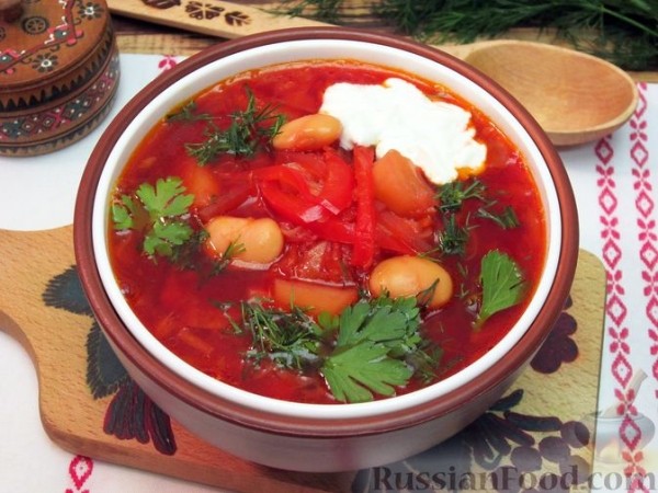 Украинский борщ с фасолью и свиными рёбрышками