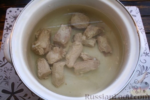 Борщ полтавский с галушками и свиными рёбрышками