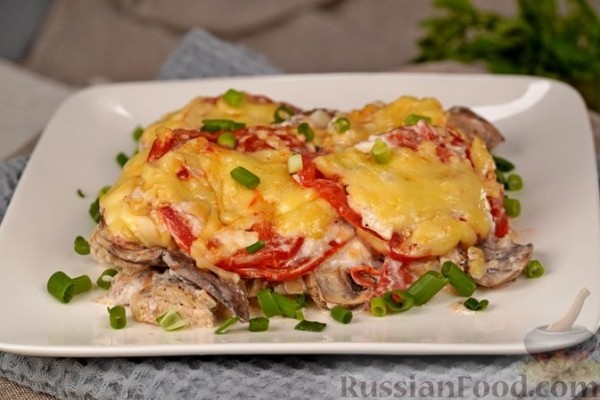 Курица, запечённая с баклажанами и грибами