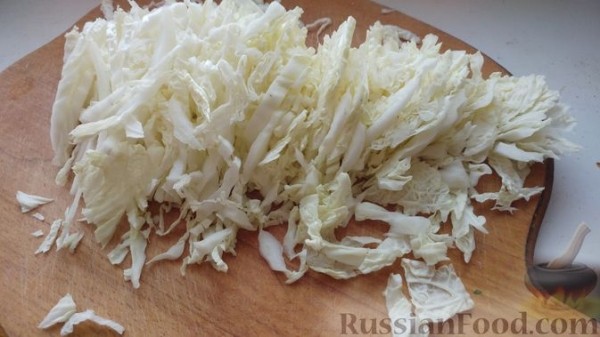 Постный борщ с пекинской капустой, фасолью и черносливом