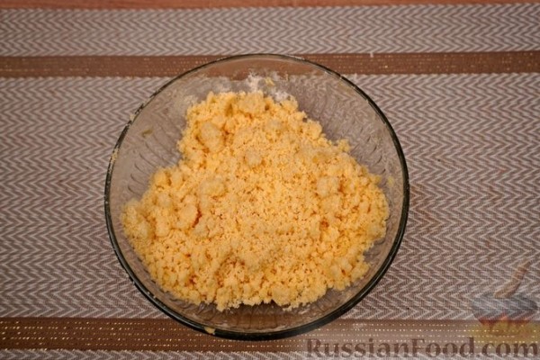 Дрожжевые булочки с персиками