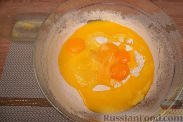 Дрожжевые булочки с персиками