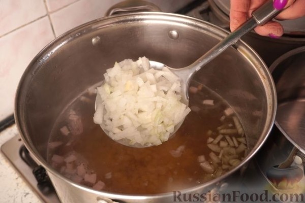 Гороховый суп с копчёными рёбрышками и беконом