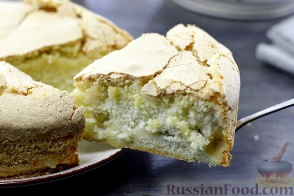 Шарлотка с виноградом