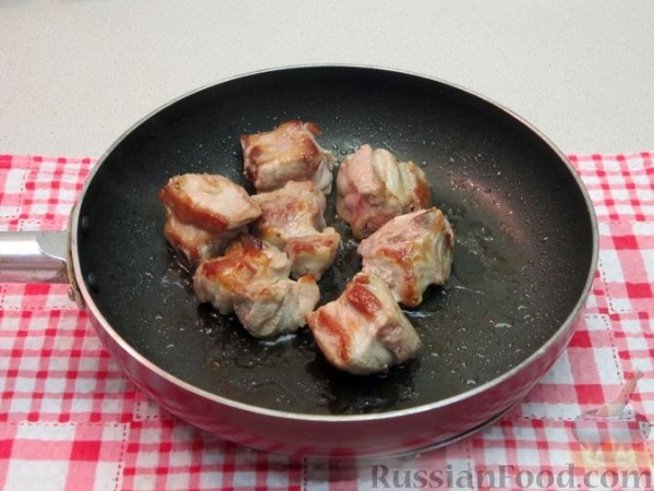 Украинский борщ с фасолью и свиными рёбрышками