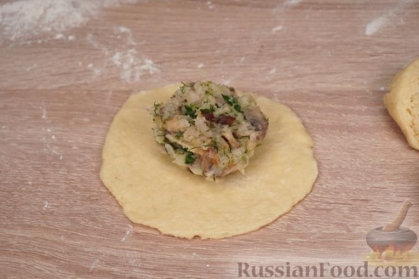 Бездрожжевые пирожки с картофелем, грибами и зеленью (в духовке)