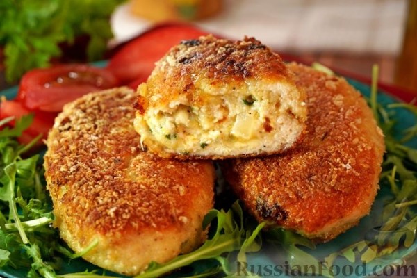 Зразы из куриного фарша с сыром и яйцами