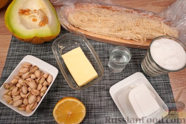 Кюнефе с фетой, фисташками и дынным сиропом